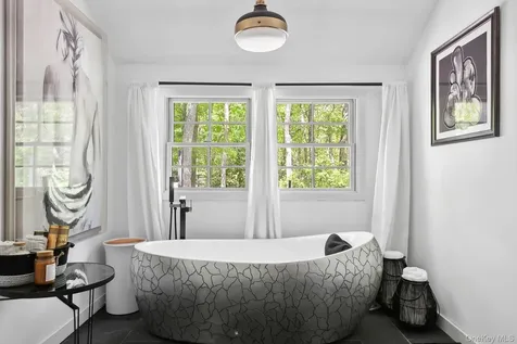 12 North Quarter Road Westhampton NY 11977