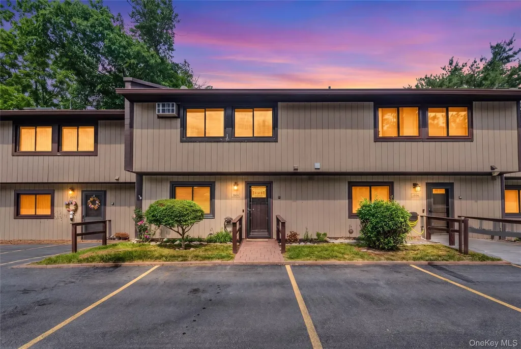 1505 Chelsea Cove S Hopewell Junction NY 12533