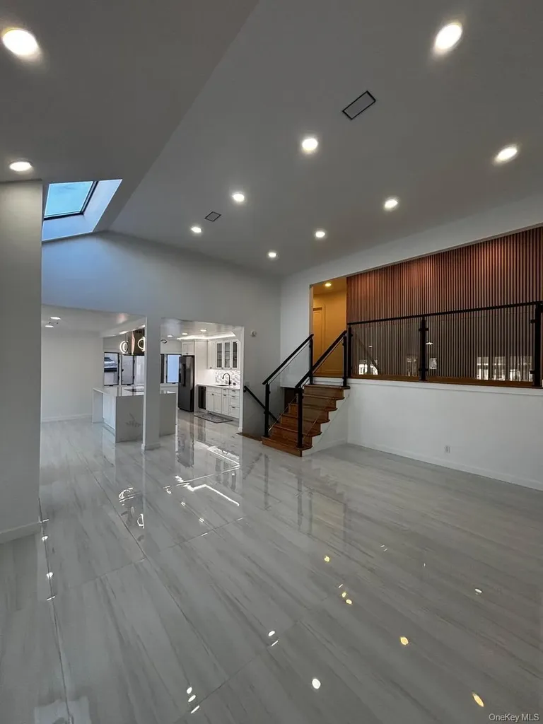 791 Longview Avenue North Woodmere NY 11581