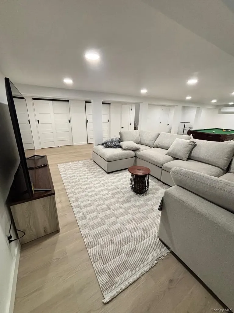 791 Longview Avenue North Woodmere NY 11581