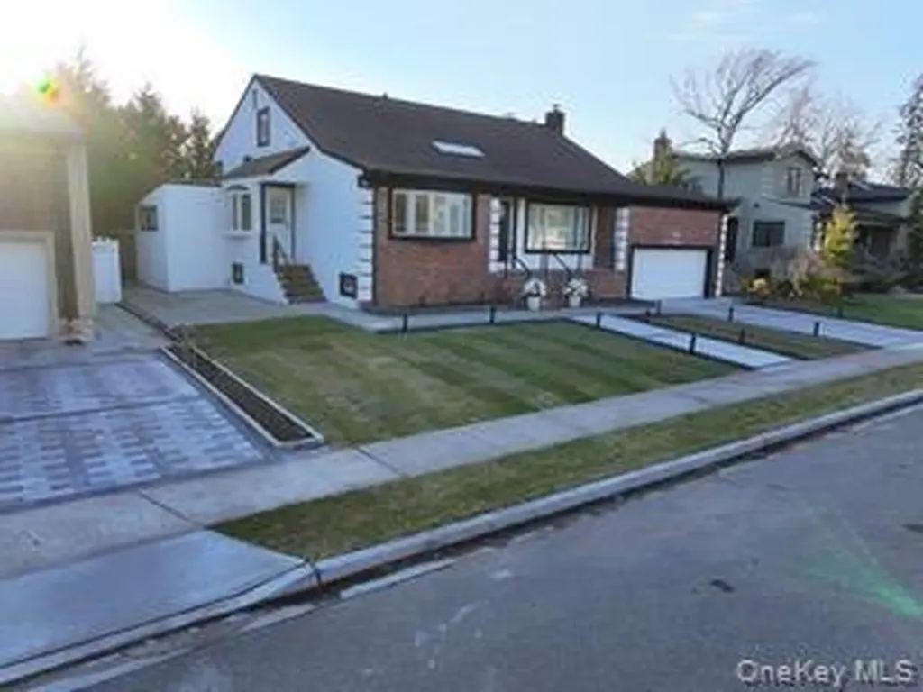 791 Longview Avenue North Woodmere NY 11581