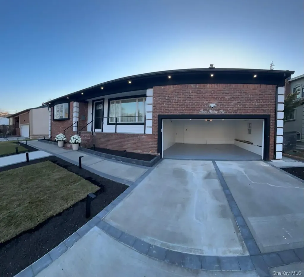 791 Longview Avenue North Woodmere NY 11581