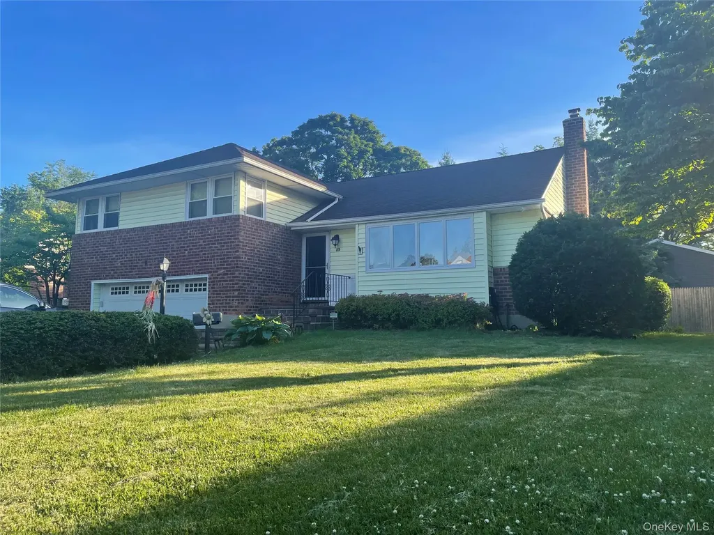 25 Reed Lane Westbury NY 11590