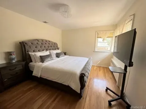 25 Reed Lane Westbury NY 11590