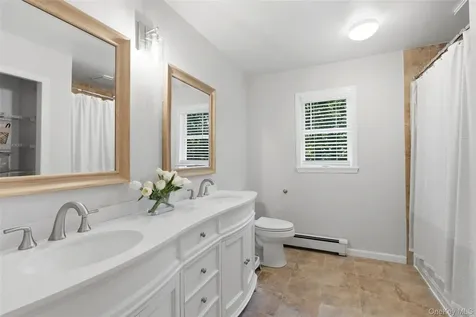 9 Northumberland Drive Shoreham NY 11786