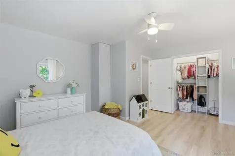 9 Northumberland Drive Shoreham NY 11786