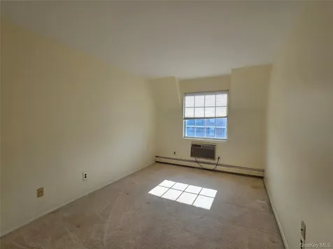 12-29 Diane Place Bayside NY 11360