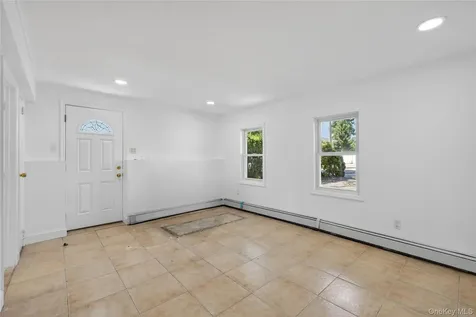 370 Chelsea Avenue West Babylon NY 11704