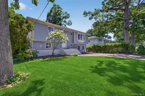 370 Chelsea Avenue West Babylon NY 11704