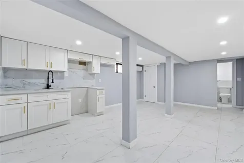 112-38 212th Street Queens Village NY 11429