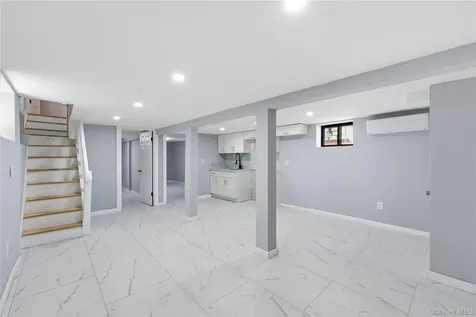 112-38 212th Street Queens Village NY 11429