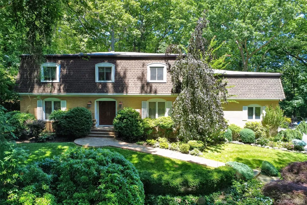 44 Koenig Drive Oyster Bay Cove NY 11771