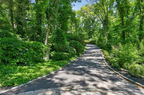 44 Koenig Drive Oyster Bay Cove NY 11771
