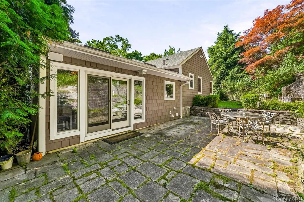 12 Overlook Road N White Plains NY 10603