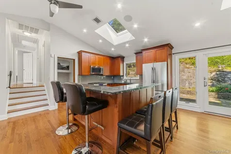 12 Overlook Road N White Plains NY 10603