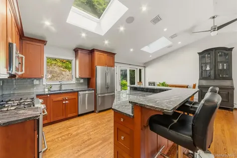 12 Overlook Road N White Plains NY 10603