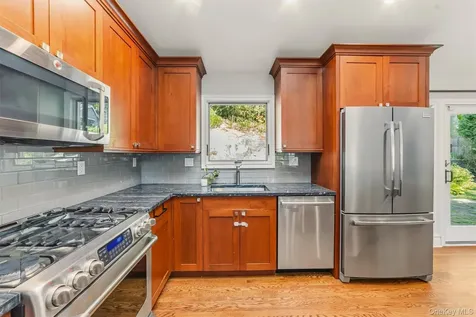 12 Overlook Road N White Plains NY 10603