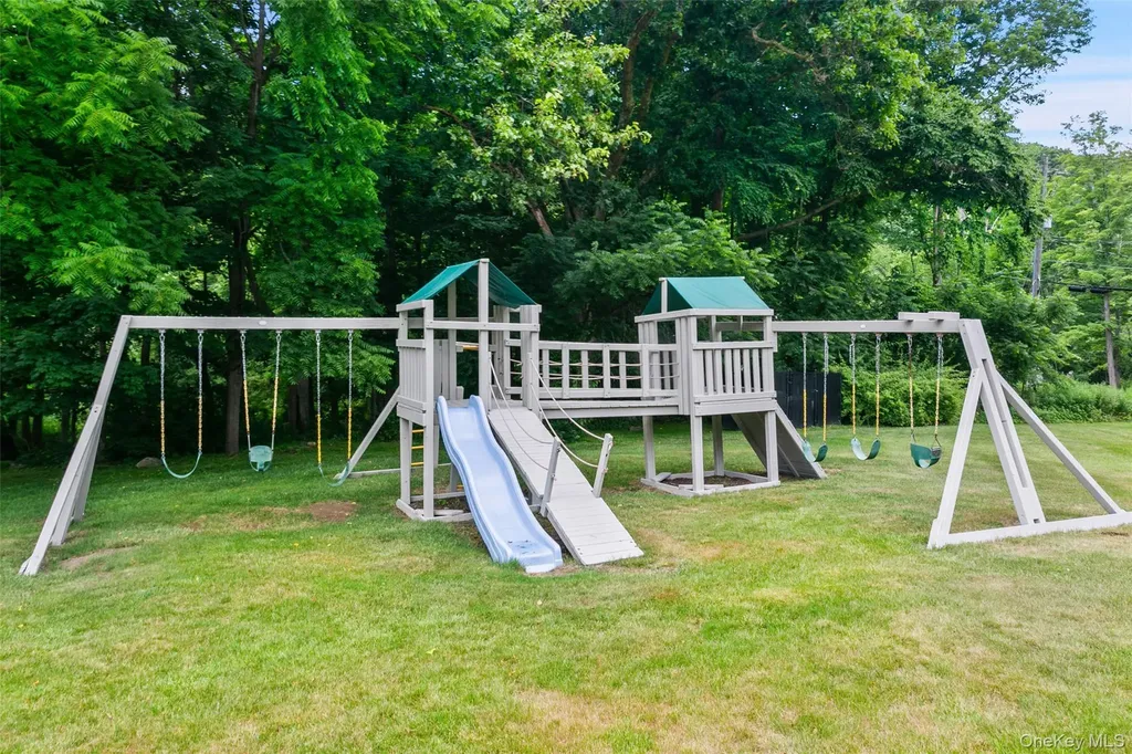 502 Holly Stream Court Brewster NY 10509