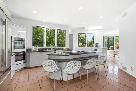 6 Hunting Trail Armonk NY 10504