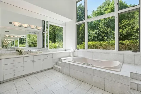 6 Hunting Trail Armonk NY 10504