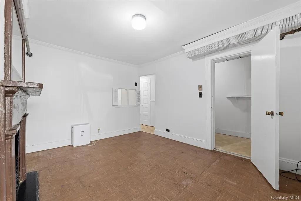 4238 Vireo Avenue Bronx NY 10470