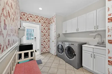 1862 Muttontown Road Syosset NY 11791