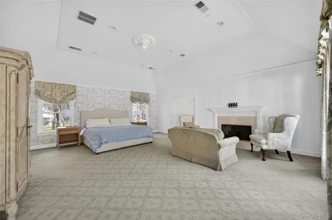 1862 Muttontown Road Syosset NY 11791