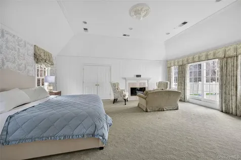 1862 Muttontown Road Syosset NY 11791