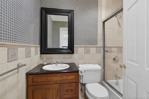 1862 Muttontown Road Syosset NY 11791