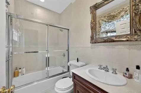 1862 Muttontown Road Syosset NY 11791