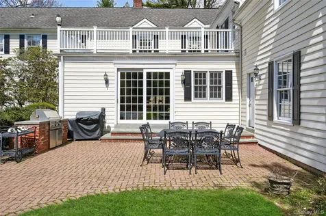 1862 Muttontown Road Syosset NY 11791