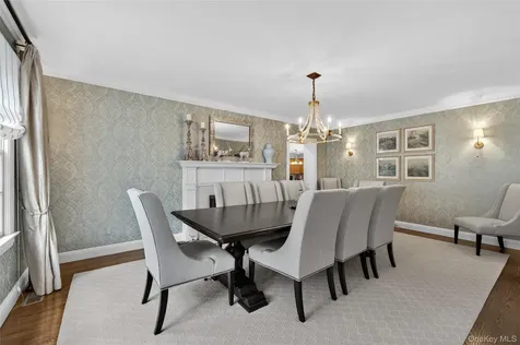 1862 Muttontown Road Syosset NY 11791