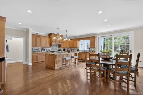 1862 Muttontown Road Syosset NY 11791