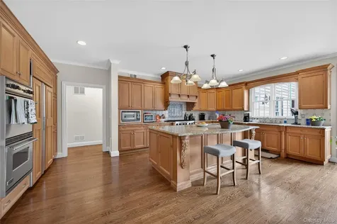 1862 Muttontown Road Syosset NY 11791