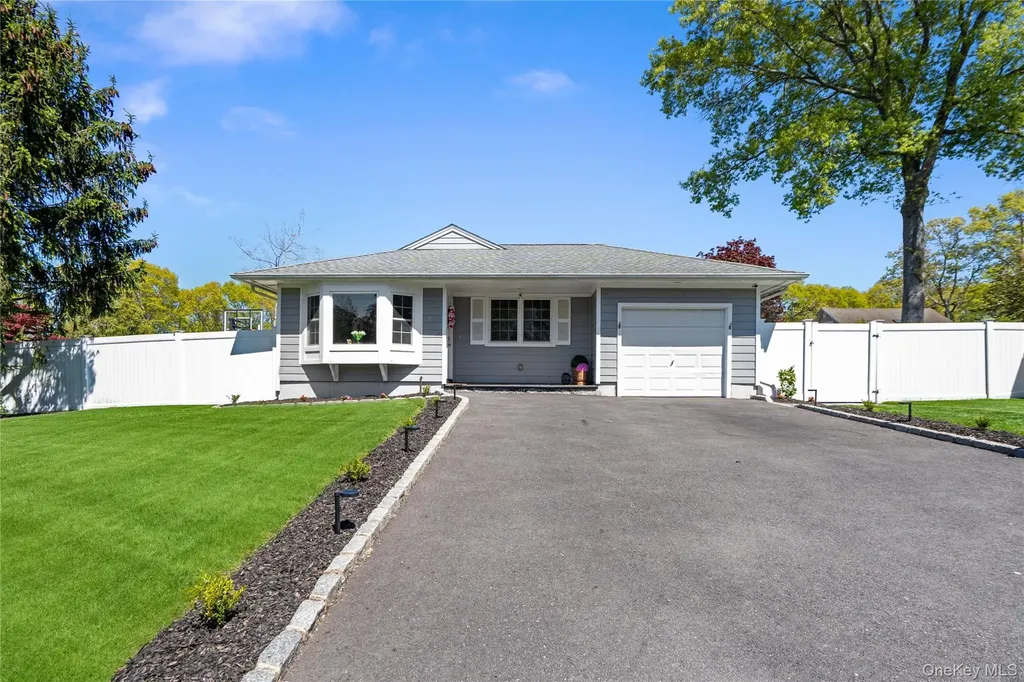 63 Orchard Street Manorville NY 11949