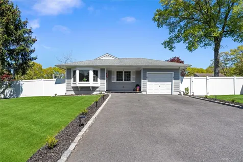 63 Orchard Street Manorville NY 11949