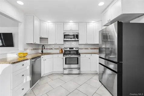 63 Orchard Street Manorville NY 11949