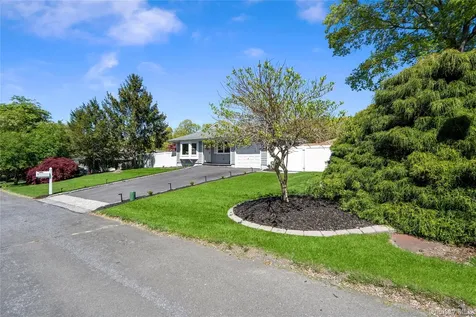 63 Orchard Street Manorville NY 11949