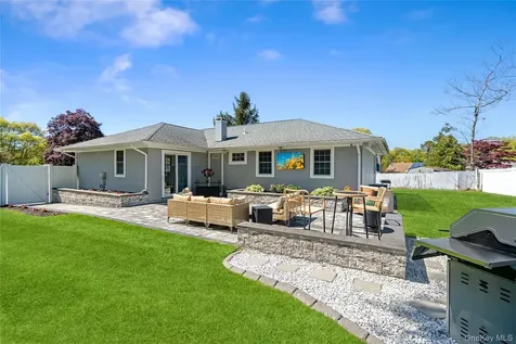 63 Orchard Street Manorville NY 11949