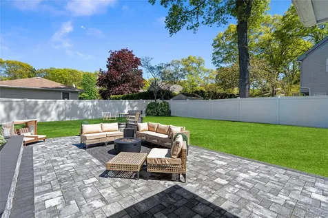 63 Orchard Street Manorville NY 11949
