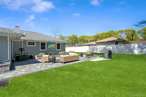 63 Orchard Street Manorville NY 11949