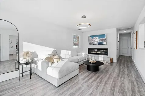 63 Orchard Street Manorville NY 11949