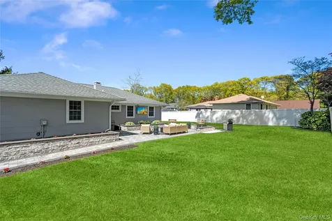 63 Orchard Street Manorville NY 11949