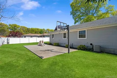63 Orchard Street Manorville NY 11949