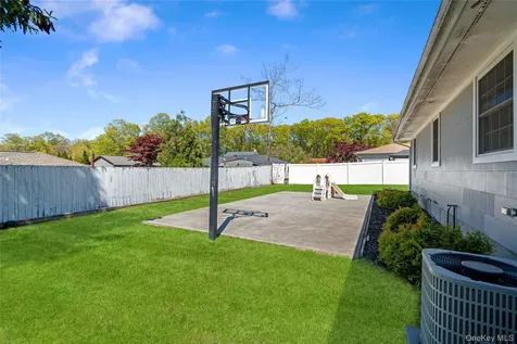 63 Orchard Street Manorville NY 11949