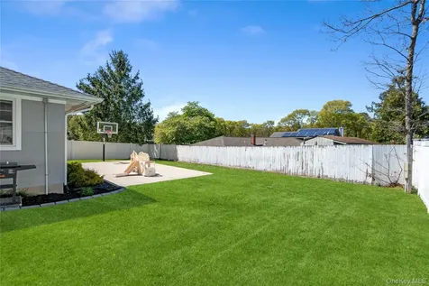 63 Orchard Street Manorville NY 11949