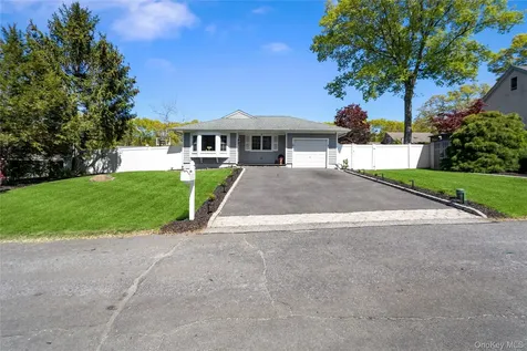 63 Orchard Street Manorville NY 11949