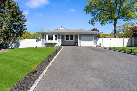 63 Orchard Street Manorville NY 11949