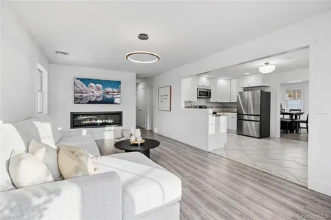 63 Orchard Street Manorville NY 11949