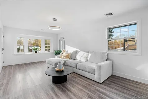 63 Orchard Street Manorville NY 11949